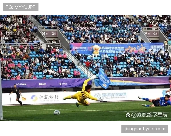 裁判举手示意间接任意球，这个手势到底代表什么规则？